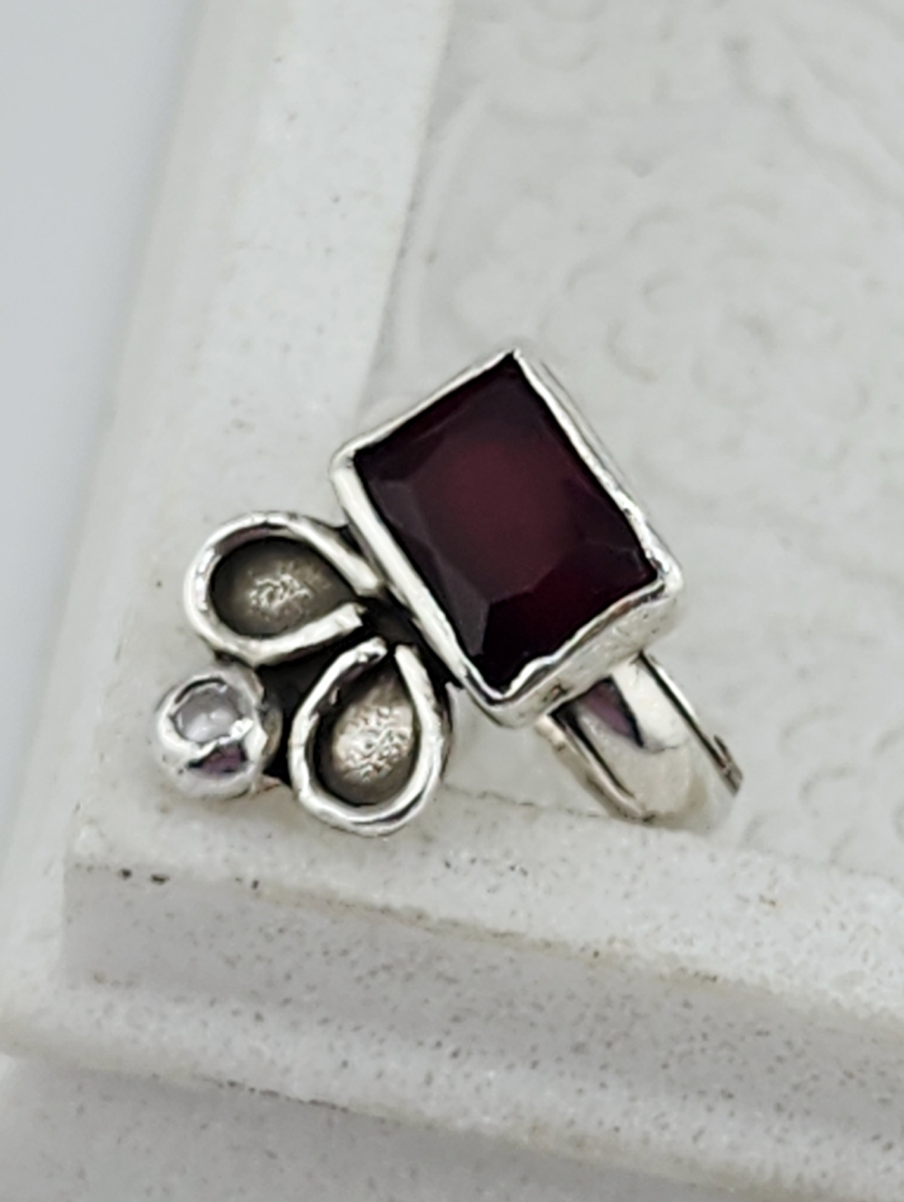 GARNET & CLEAR ZIRCONIA HANDMADE RING IN STERLING SILVER RECYCLED METAL SZ 6